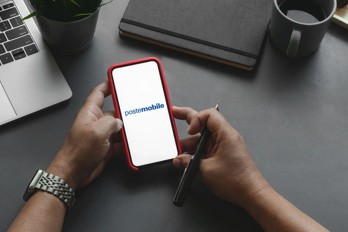 Disattivare segreteria PosteMobile: codici, app e numero verde