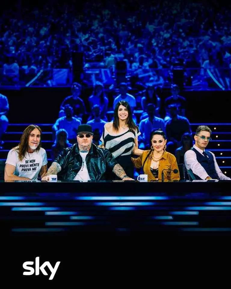 I giudici di X Factor 2024 insieme alla presentatrice Giorgia. Credits: Sky